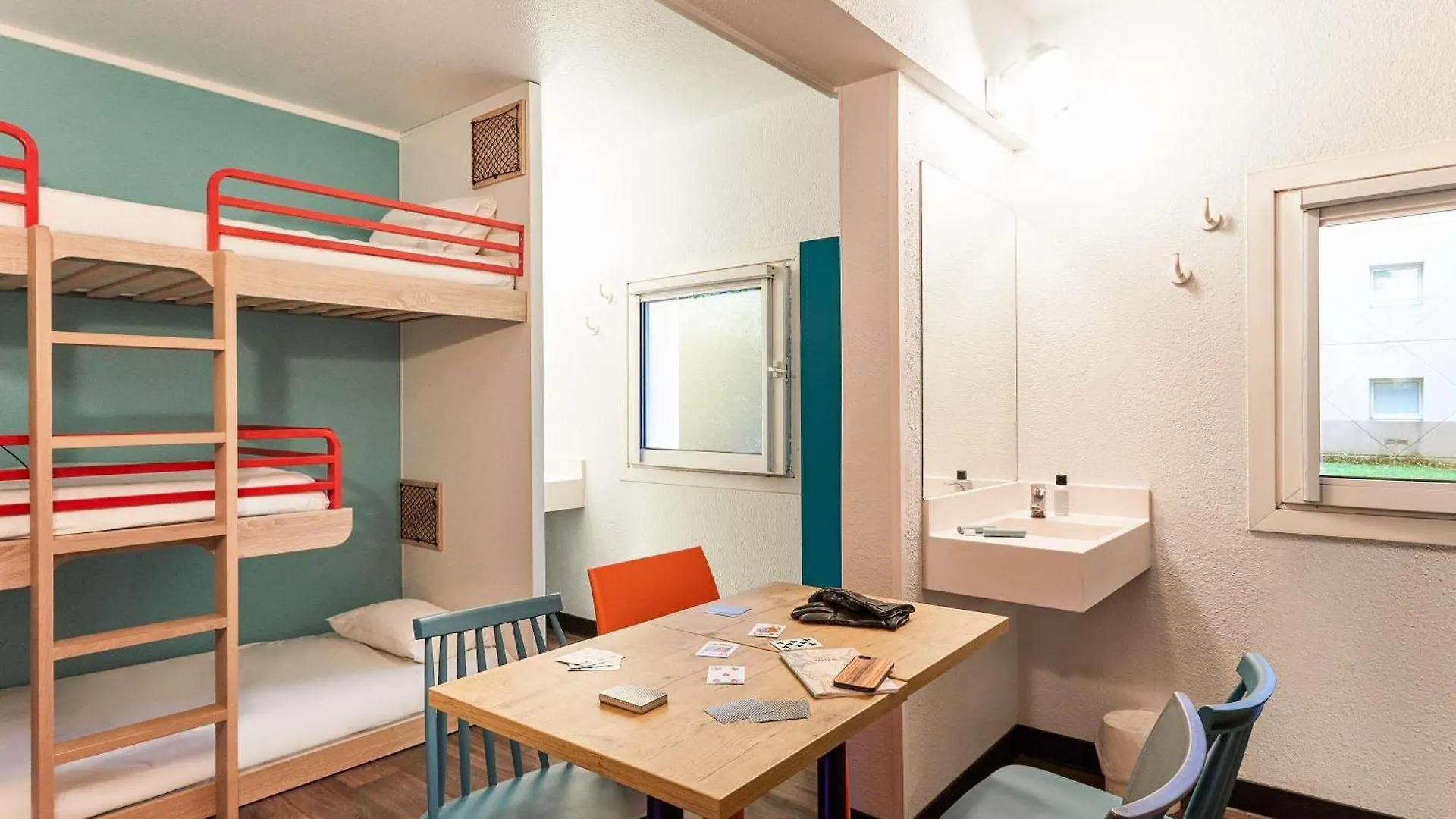 Hotelf1 Geneve Saint Julien En Genevois Viry  Hotel